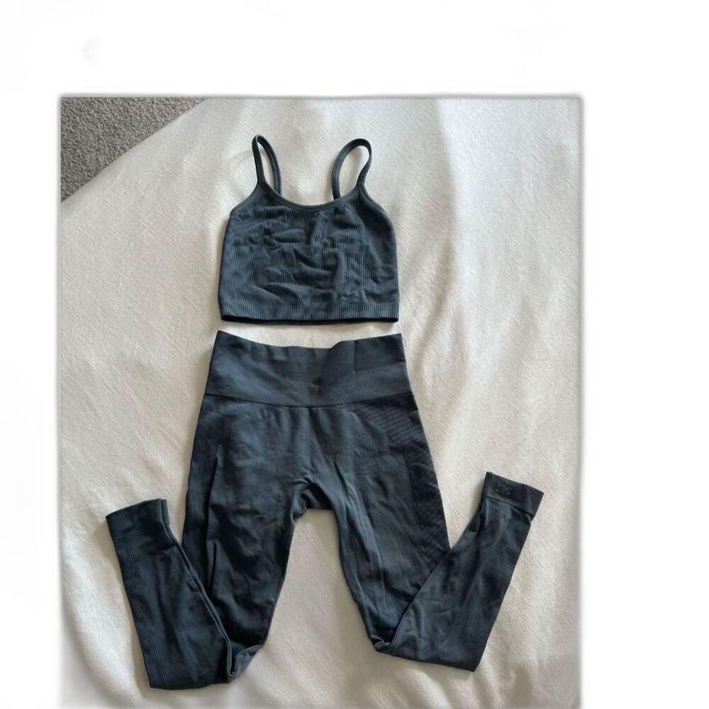 Set Active Set (Top & Bottom) Grey Medium - image 1